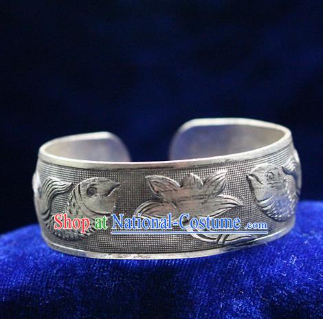 Traditional Chinese Miao Nationality Crafts Jewelry Accessory Bangle, Hmong Handmade Miao Silver Fish Bracelet, Miao Ethnic Minority Silver Wide Bracelet Accessories for Women