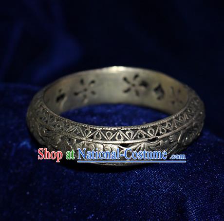 Traditional Chinese Miao Nationality Crafts Jewelry Accessory Bangle, Hmong Handmade Miao Silver Pierced Flowers Bracelet, Miao Ethnic Minority Silver Bracelet Accessories for Women