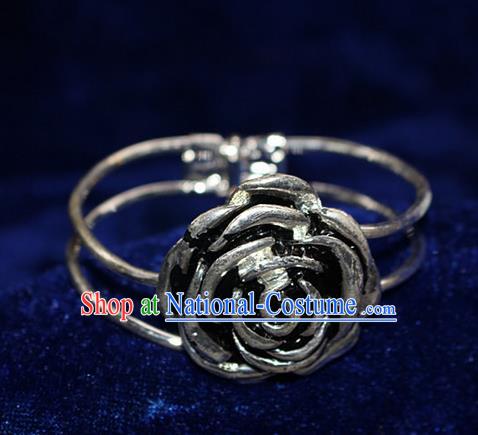 Traditional Chinese Miao Nationality Crafts Jewelry Accessory Bangle, Hmong Handmade Miao Silver Flowers Bracelet, Miao Ethnic Minority Silver Wide Bracelet Accessories for Women