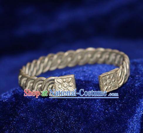 Traditional Chinese Miao Nationality Crafts Jewelry Accessory Bangle, Hmong Handmade Miao Silver Bracelet, Miao Ethnic Minority Silver Bracelet Accessories for Women