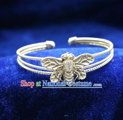 Traditional Chinese Miao Nationality Crafts Jewelry Accessory Bangle, Hmong Handmade Miao Silver Honeybee Bracelet, Miao Ethnic Minority Silver Bracelet Accessories for Women