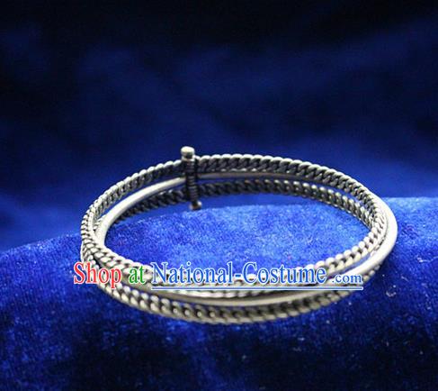 Traditional Chinese Miao Nationality Crafts Jewelry Accessory Bangle, Hmong Handmade Miao Silver Bracelet, Miao Ethnic Minority Silver Bracelet Accessories for Women