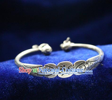 Traditional Chinese Miao Nationality Crafts Jewelry Accessory Bangle, Hmong Handmade Miao Silver Double Fish Bracelet, Miao Ethnic Minority Silver Bracelet Accessories for Women