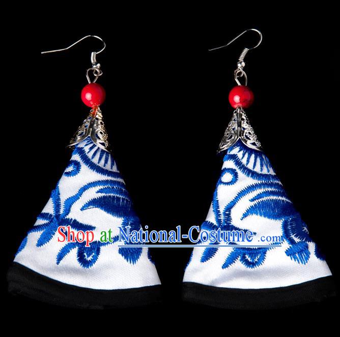 Traditional Chinese Miao Nationality Crafts, Yunnan Hmong Handmade Embroidery Flower White Earrings Pendant, China Ethnic Minority Eardrop Accessories Earbob Pendant for Women