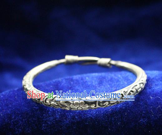 Traditional Chinese Miao Nationality Crafts Jewelry Accessory Bangle, Hmong Handmade Miao Silver Bracelet, Miao Ethnic Minority Silver Bracelet Accessories for Women