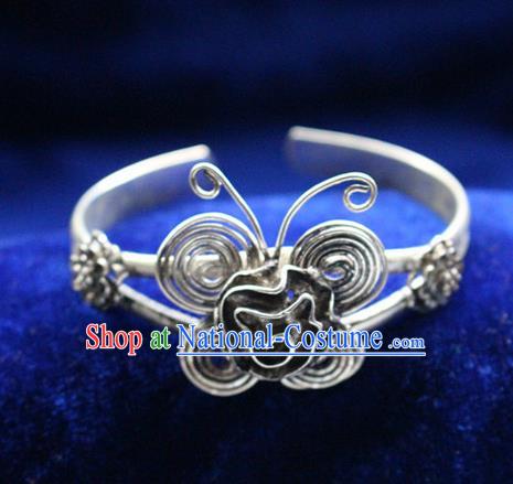 Traditional Chinese Miao Nationality Crafts Jewelry Accessory Bangle, Hmong Handmade Miao Silver Butterfly Bracelet, Miao Ethnic Minority Silver Bracelet Accessories for Women