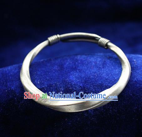 Traditional Chinese Miao Nationality Crafts Jewelry Accessory Bangle, Hmong Handmade Miao Silver Classical Bracelet, Miao Ethnic Minority Silver Bracelet Accessories for Women