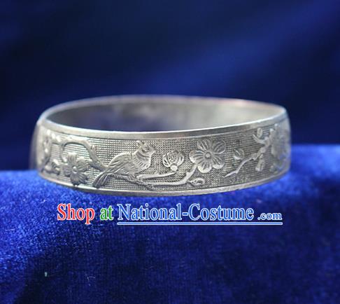 Traditional Chinese Miao Nationality Crafts Jewelry Accessory Bangle, Hmong Handmade Miao Silver Classical Flowers and Birds Bracelet, Miao Ethnic Minority Silver Bracelet Accessories for Women