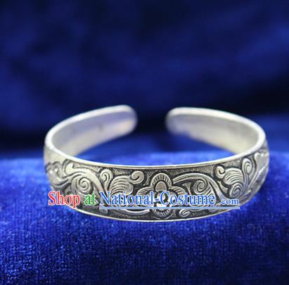 Traditional Chinese Miao Nationality Crafts Jewelry Accessory Bangle, Hmong Handmade Miao Silver Classical Bracelet, Miao Ethnic Minority Silver Wide Bracelet Accessories for Women