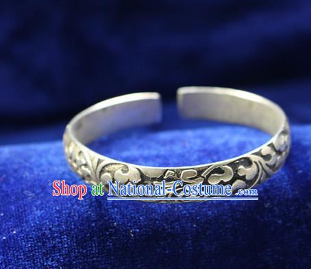 Traditional Chinese Miao Nationality Crafts Jewelry Accessory Bangle, Hmong Handmade Miao Silver Classical Bracelet, Miao Ethnic Minority Silver Bracelet Accessories for Women