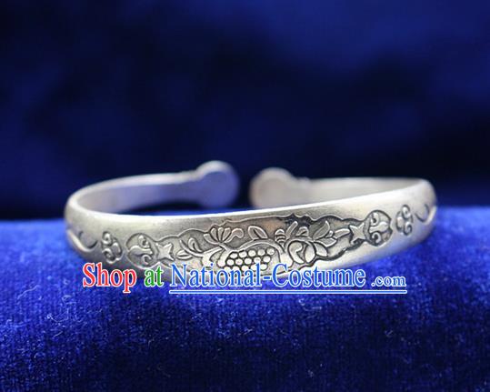 Traditional Chinese Miao Nationality Crafts Jewelry Accessory Bangle, Hmong Handmade Miao Silver Classical Flowers Bracelet, Miao Ethnic Minority Silver Bracelet Accessories for Women