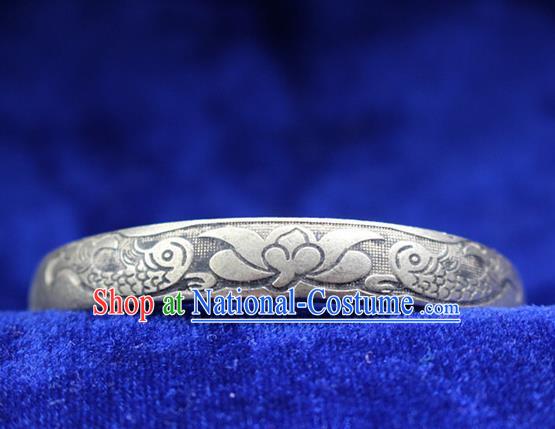 Traditional Chinese Miao Nationality Crafts Jewelry Accessory Bangle, Hmong Handmade Miao Silver Classical Flowers Bracelet, Miao Ethnic Minority Silver Bracelet Accessories for Women