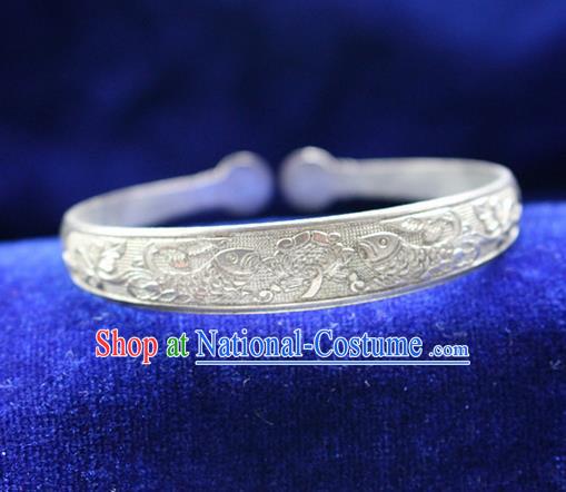 Traditional Chinese Miao Nationality Crafts Jewelry Accessory Bangle, Hmong Handmade Miao Silver Classical Double Fish Bracelet, Miao Ethnic Minority Silver Bracelet Accessories for Women