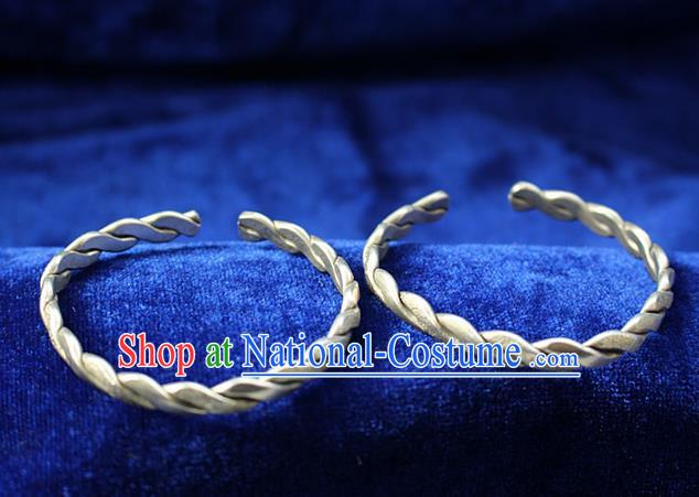 Traditional Chinese Miao Nationality Crafts Jewelry Accessory Bangle, Hmong Handmade Miao Silver Classical Bracelet, Miao Ethnic Minority Silver Bracelet Accessories for Women