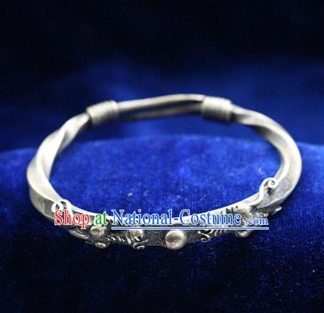 Traditional Chinese Miao Nationality Crafts Jewelry Accessory Bangle, Hmong Handmade Miao Silver Classical Dragon Head Bracelet, Miao Ethnic Minority Silver Bracelet Accessories for Women