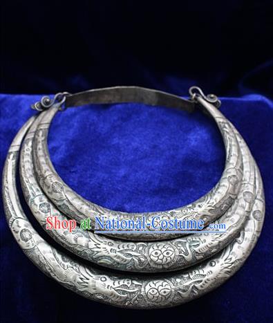 Traditional Chinese Miao Nationality Crafts Jewelry Accessory Necklace, Hmong Handmade Miao Silver Palace Lady Torque, Miao Ethnic Minority Dragon Collar for Women