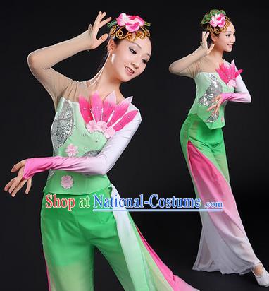 Traditional Chinese Yangge Fan Dancing Costume, Folk Dance Yangko Uniforms, Classic Dance Elegant Paillette Dress Drum Dance Green Clothing for Women