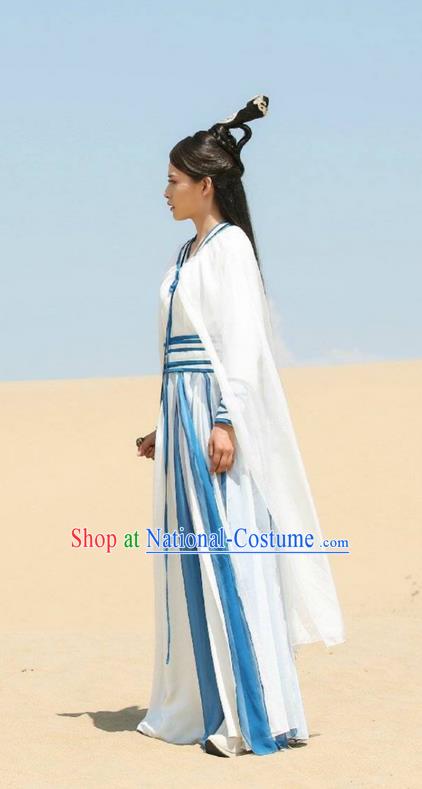 Traditional Ancient Chinese Swordswoman Costume, Chinese Ming Dynasty Chivalrous Woman Dress, Cosplay Chinese Television Drama Vagabondize Heroine Hanfu Trailing Embroidery Clothing for Women