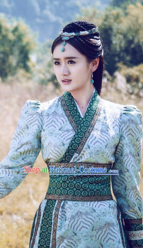 Traditional Ancient Chinese Swordswoman Elegant Costume, Chinese Ming Dynasty Chivalrous Heroine Dress, Cosplay Chinese Television Drama Flying Daggers Young Lady Embroidered Hanfu Clothing for Women