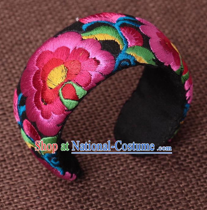 Traditional Chinese Miao Nationality Crafts, Hmong Handmade Miao Silver Embroidery Pink Bracelet, Miao Ethnic Minority Bangle Accessories for Women