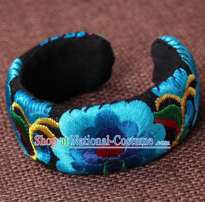 Traditional Chinese Miao Nationality Crafts, Hmong Handmade Miao Silver Embroidery Blue Bracelet, Miao Ethnic Minority Bangle Accessories for Women