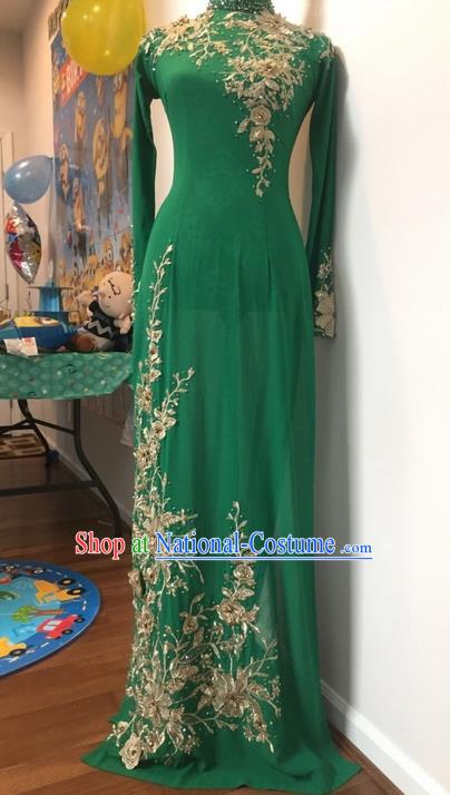 Top Grade Asian Vietnamese Traditional Dress, Vietnam National Young Lady Ao Dai Dress, Vietnam Princess Green Embroider Cheongsam for Women