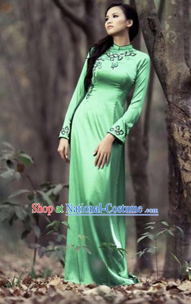 Traditional Top Grade Asian Vietnamese Costumes Embroidery Full Dress, Vietnam National Ao Dai Dress Green Qipao for Women