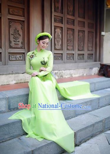 Traditional Top Grade Asian Vietnamese Costumes Classical Full Dress, Vietnam National Ao Dai Dress Catwalks Debutante Green Qipao for Women