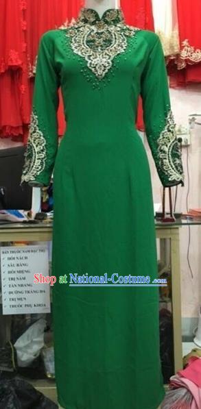 Traditional Top Grade Asian Vietnamese Costumes Classical Green Lace Cheongsam, Vietnam National Vietnamese Young Lady Ao Dai Dress