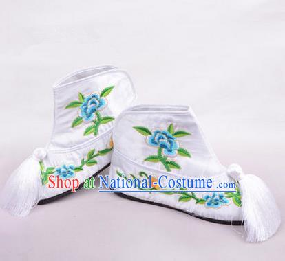 Chinese Ancient Peking Opera Martial Lady Embroidered Boots, Traditional China Beijing Princess Opera White Embroidered Shoes