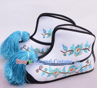 Traditional Chinese Ancient Peking Opera Martial Lady Embroidered Boots, China Beijing Opera Blues White Embroidered Shoes