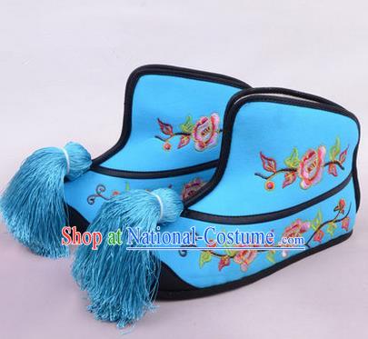 Traditional Chinese Ancient Peking Opera Martial Lady Embroidered Boots, China Beijing Opera Blues Blue Embroidered Shoes