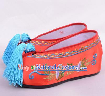 Chinese Ancient Peking Opera Young Lady Bride Embroidered Hua Tan Shoes, Traditional China Beijing Opera Princess Wedding Red Embroidered Increase Shoes