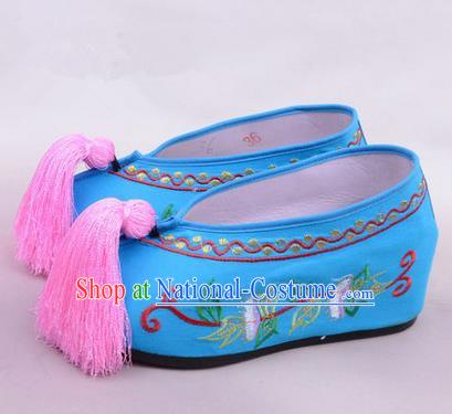 Chinese Ancient Peking Opera Young Lady Bride Embroidered Hua Tan Shoes, Traditional China Beijing Opera Princess Wedding Blue Embroidered Increase Shoes