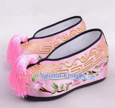 Chinese Ancient Peking Opera Young Lady Embroidered Hua Tan Shoes, Traditional China Beijing Opera Princess Wedding Pink Embroidered Shoes