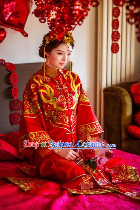 Traditional Chinese Wedding Costume Xiuhe Wedding Clothing Longfeng Flown, Ancient Chinese Bride Toast Embroidered Dragon and Phoenix Full Dress for Women