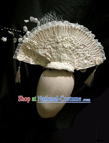 Top Grade Deluxe Asian Chinese White Lace Fan Hair Accessories, Halloween Brazilian Carnival Occasions Model Show Handmade Tassel Hair Clasp Headwear for Women