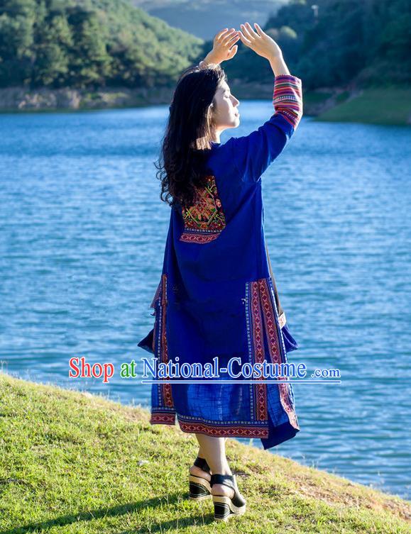 Traditional Chinese National Costume Long Dust Coat, Elegant Hanfu Embroidered Blue Cardigan for Women