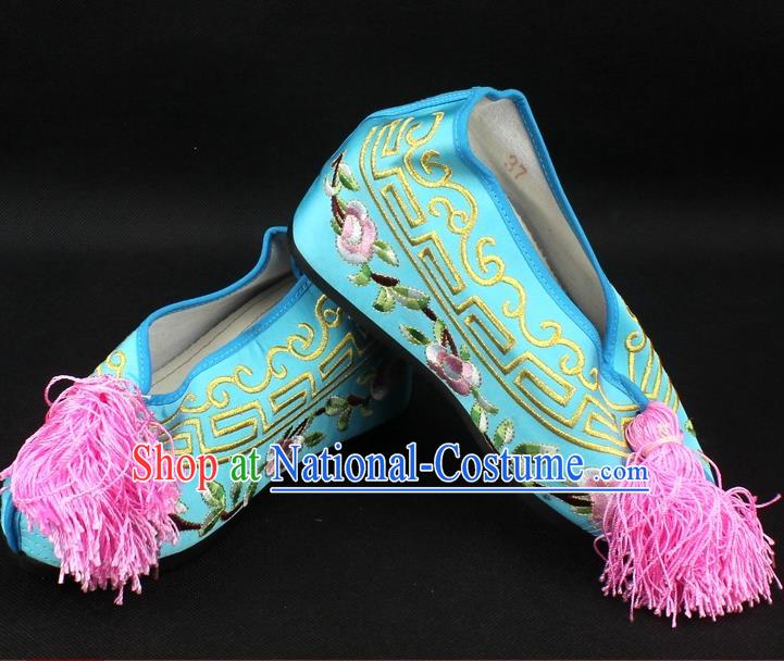 Traditional China Beijing Opera Hua Tan Diva Embroidered Shoes, Ancient Chinese Peking Opera Young Lady Princess Light Blue Blood Stained Shoes