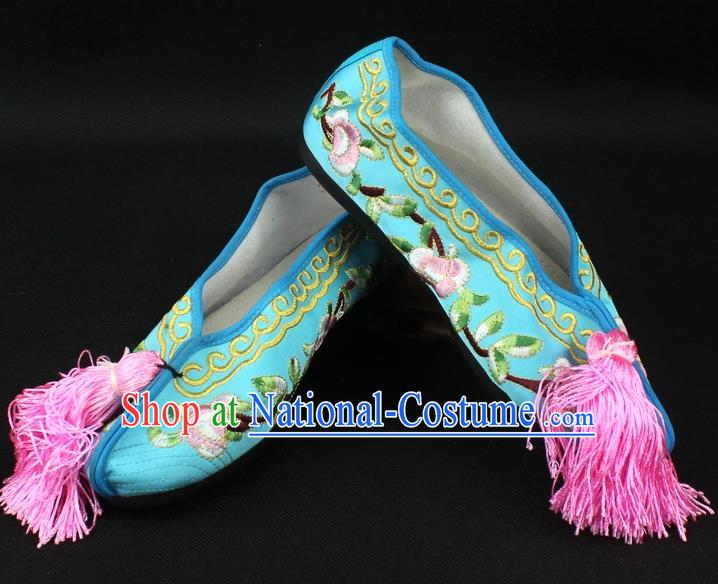 Traditional China Beijing Opera Hua Tan Embroidered Light Blue Shoes, Ancient Chinese Peking Opera Young Lady Diva Princess Blood Stained Shoes