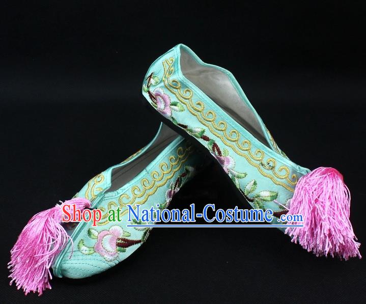 Traditional China Beijing Opera Hua Tan Embroidered Light Green Shoes, Ancient Chinese Peking Opera Young Lady Diva Princess Blood Stained Shoes