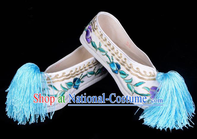 Top Grade Professional Beijing Opera Hua Tan Embroidered White Cloth Shoes, Traditional Ancient Chinese Peking Opera Diva Princess Blood Stained Shoes