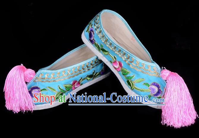 Top Grade Professional Beijing Opera Hua Tan Embroidered Light Blue Cloth Shoes, Traditional Ancient Chinese Peking Opera Diva Princess Blood Stained Shoes