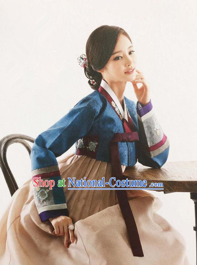 Traditional Korean Handmade Embroidery Mother Hanbok, Top Grade Korea Hanbok Wedding Blue Costume for Women