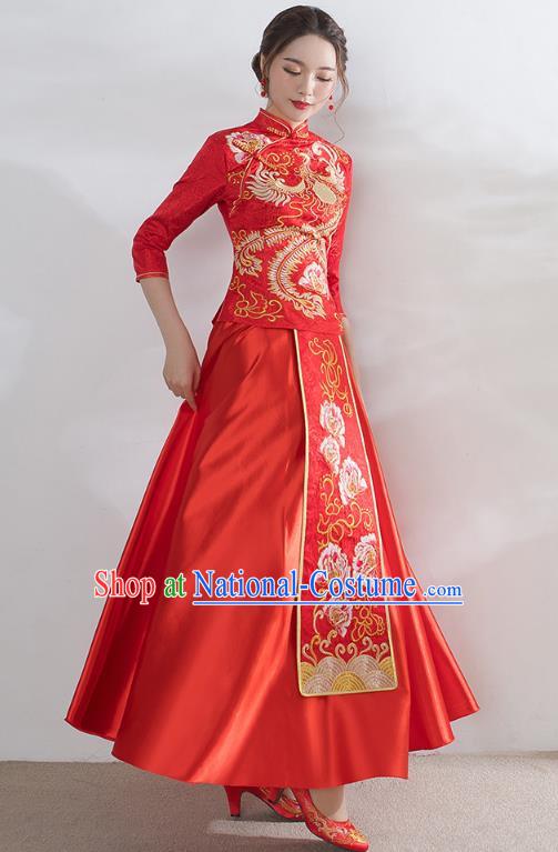 Traditional Ancient Chinese Wedding Costume Handmade Embroidery Peony Satin Xiuhe Suits, Chinese Style Wedding Dress Red Embroidery Dragon and Phoenix Flown Bride Toast Cheongsam for Women