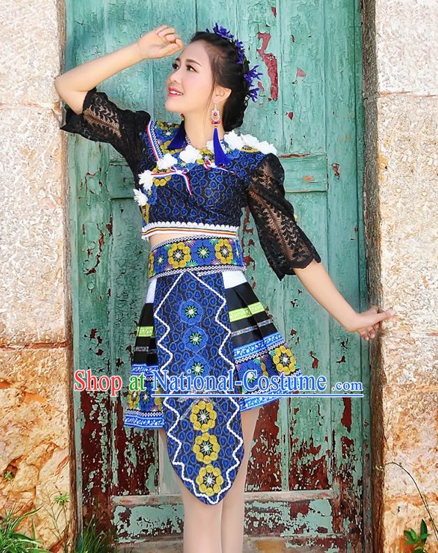 Traditional Chinese Miao Nationality Wedding Bride Costume Navy Short Pleated Skirt, Hmong Folk Dance Ethnic Chinese Minority Nationality Embroidery Clothing for Women