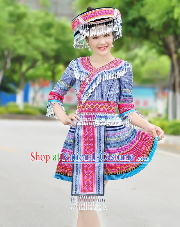 Traditional Chinese Miao Nationality Wedding Bride Costume Blue Short Pleated Skirt, Hmong Folk Dance Ethnic Chinese Minority Nationality Embroidery Clothing for Women