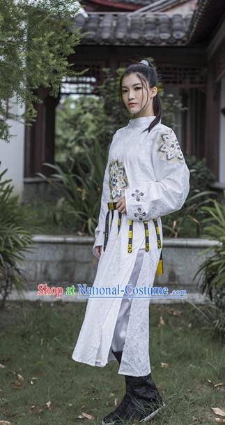 Traditional Chinese Ancient Palace Lady Costume, Asian China Ming Dynasty Swordswoman Embroidered Robe for Women