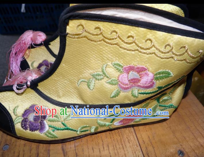 Traditional Chinese Peking Opera Swordplay Embroidered Shoes Quick Boots, China Ancient Beijing Opera Blues Yellow Blood Stained Shoes for Women