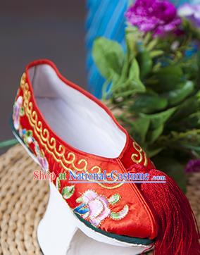 Traditional Chinese Qing Dynasty Princess Red Embroidered Shoes Saucers, China Ancient Manchu Palace Lady Blood Stained Shoes for Women